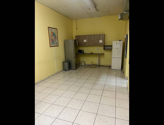 1,096M² OFFICE TO LET IN GLENWOOD